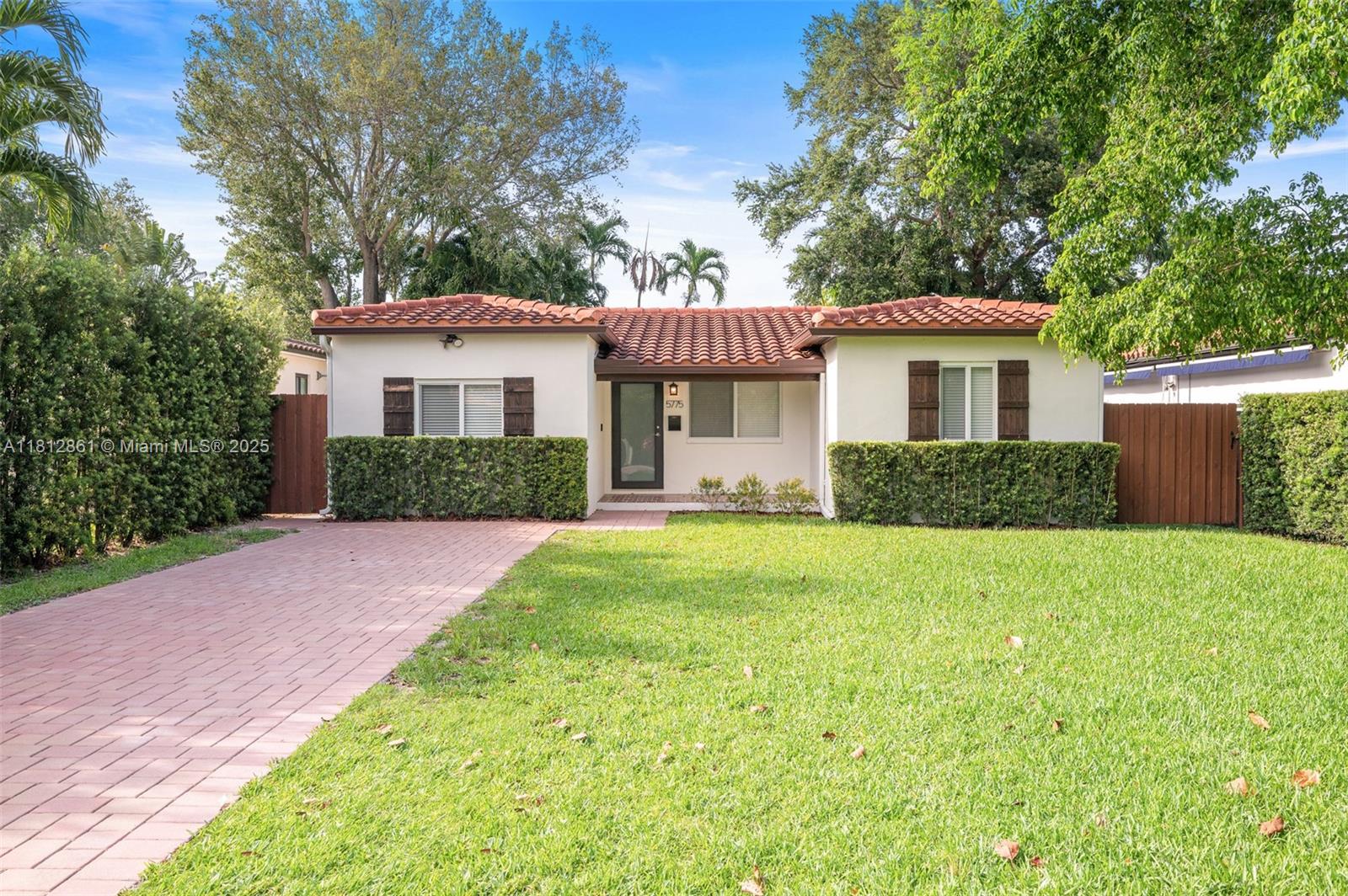 5775 Sw 28 St, Miami, Broward County, Florida - 3 Bedrooms  
2 Bathrooms - 