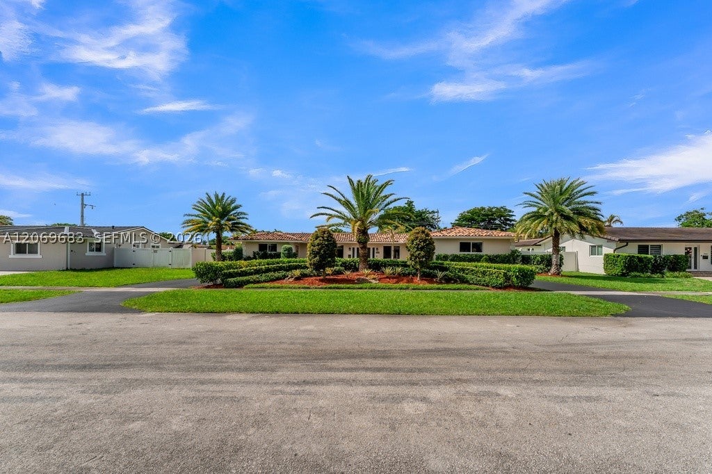 Photo of 4812 Van Buren St, Hollywood, FL 33021 (MLS # A12069683)
