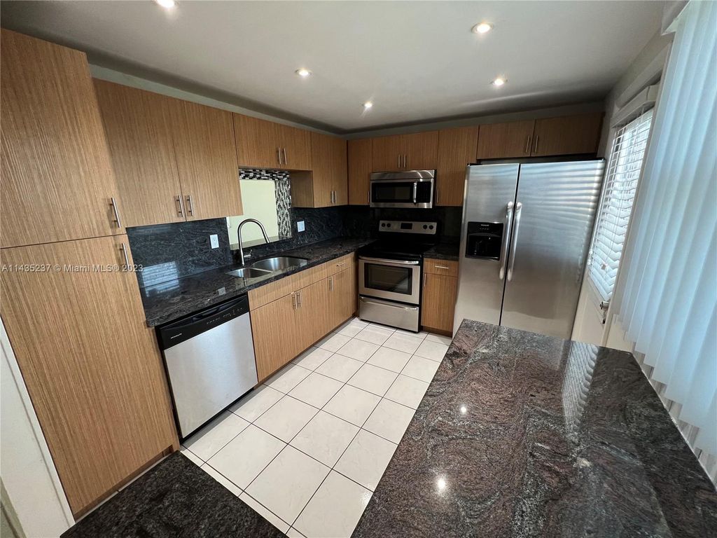 Photo of 500 NE 12th Ave #707, Hallandale Beach, FL 33009 (MLS # A11435237)