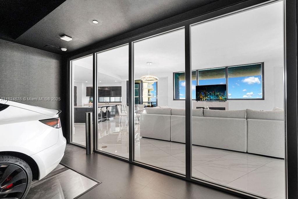 18555 COLLINS AVENUE COND - Residential