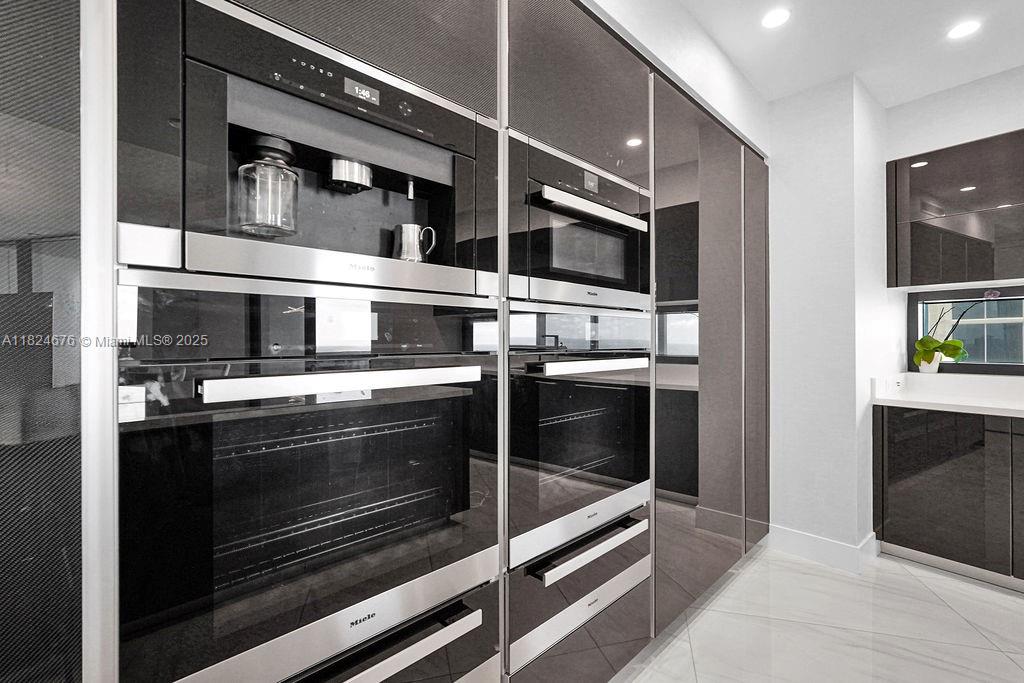 18555 COLLINS AVENUE COND - Residential