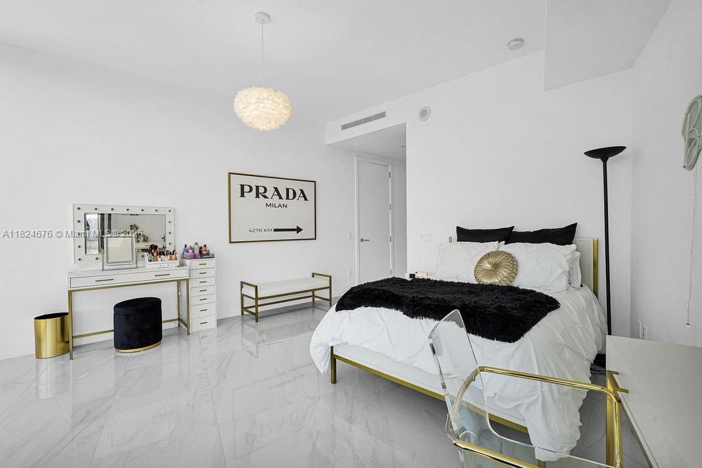 18555 COLLINS AVENUE COND - Residential