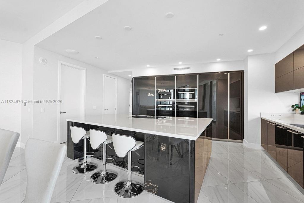 18555 COLLINS AVENUE COND - Residential