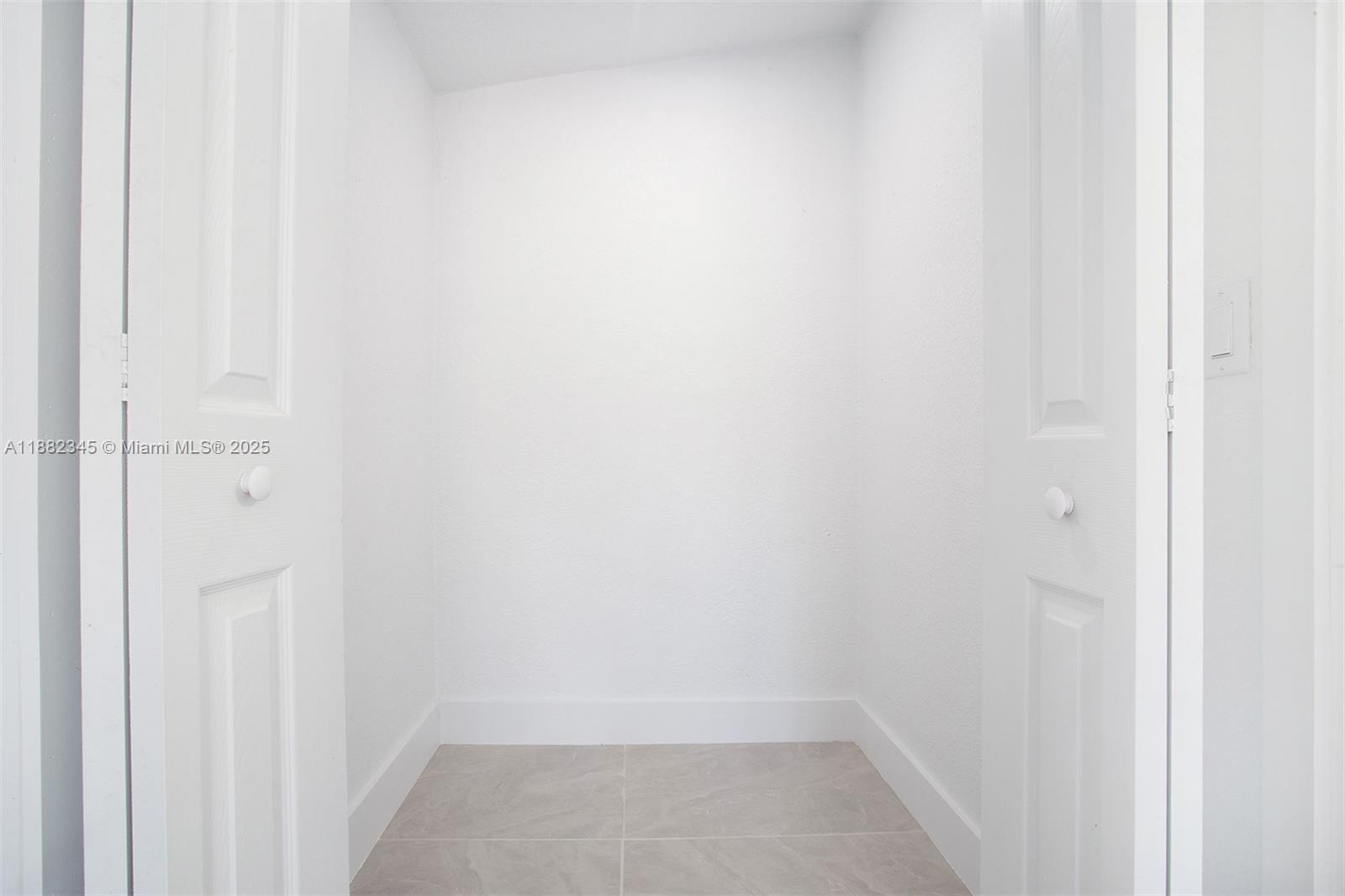 HIGHLAND MANOR SEC 5 - Residential Lease