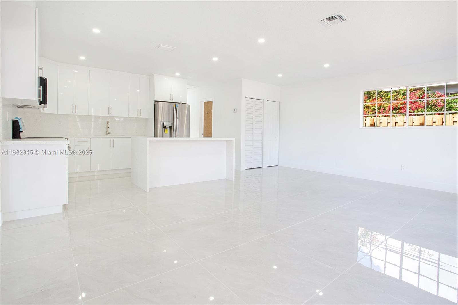 HIGHLAND MANOR SEC 5 - Residential Lease