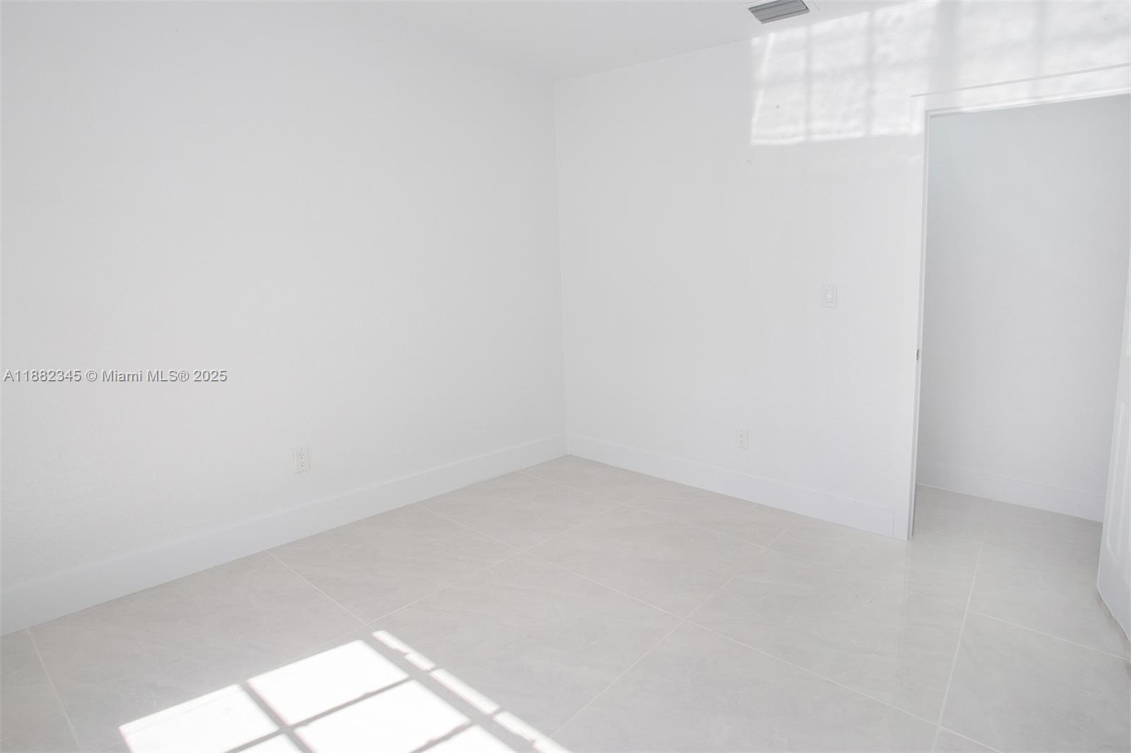 HIGHLAND MANOR SEC 5 - Residential Lease