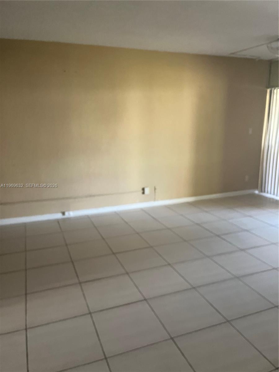 COURTS OF INVERRARY PHASE - Residential Lease