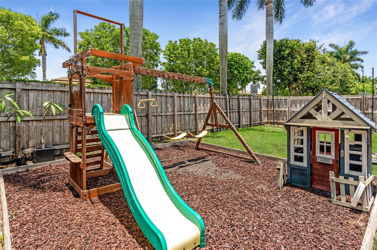 BAYWINDS OF ABACO - Residential