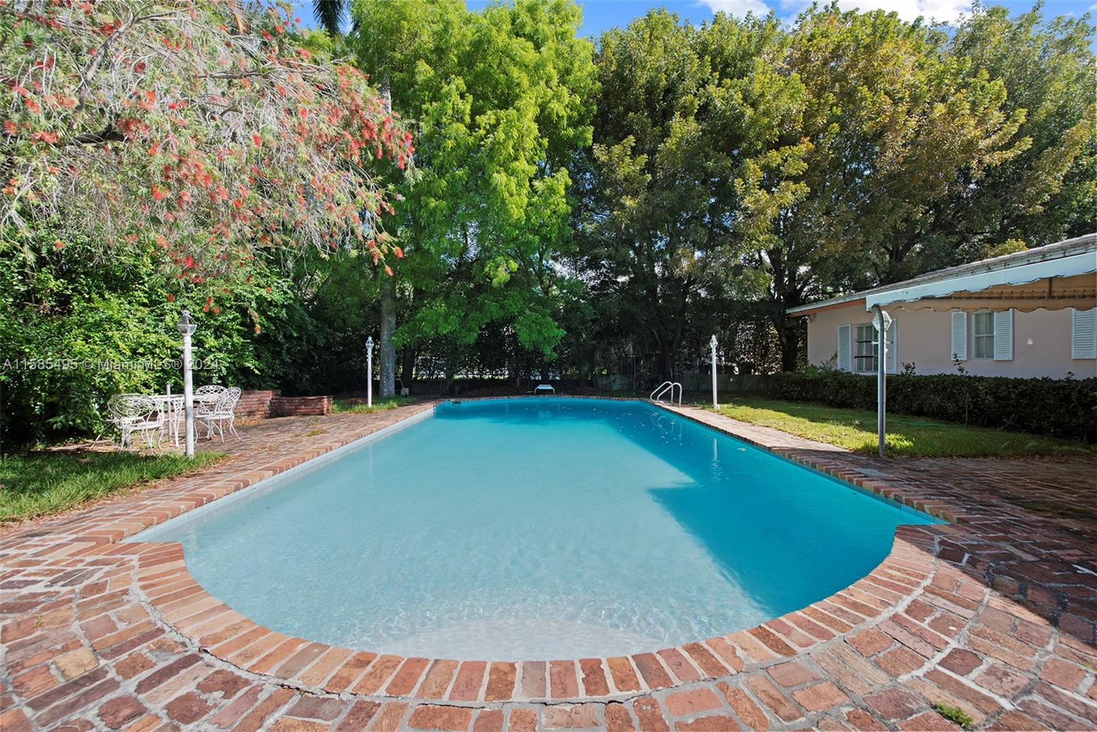 SUNSET ISLANDS-ISLAND NO - Land