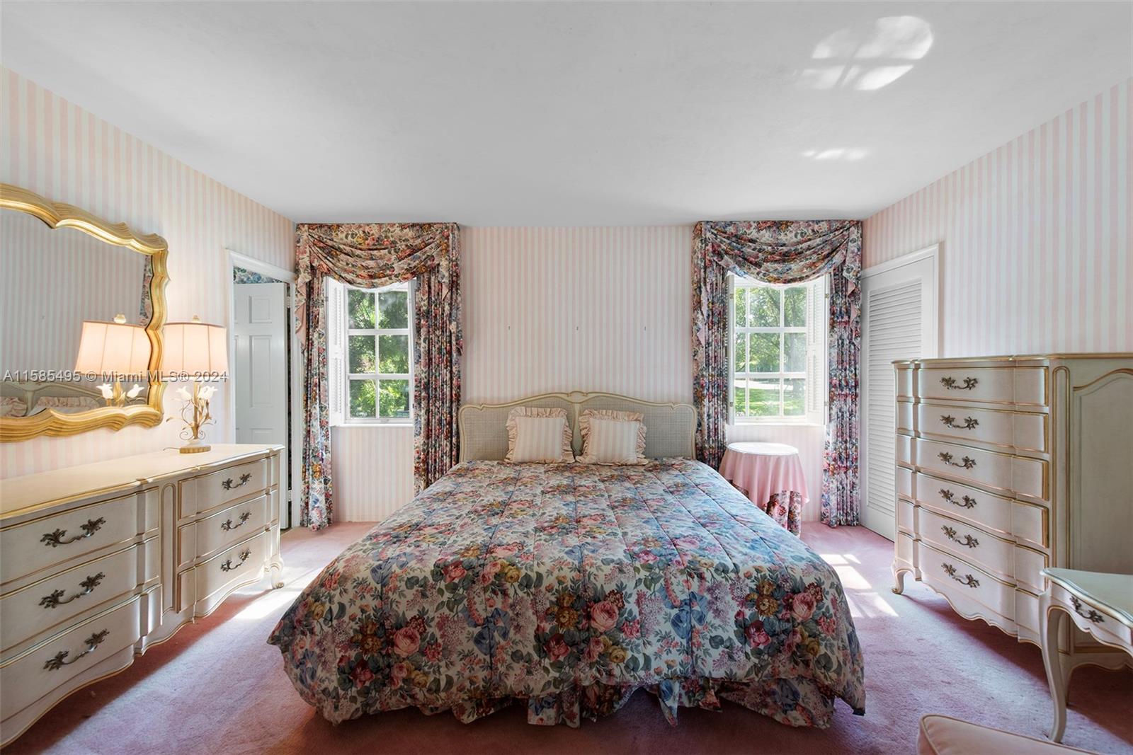 SUNSET ISLANDS-ISLAND NO - Land