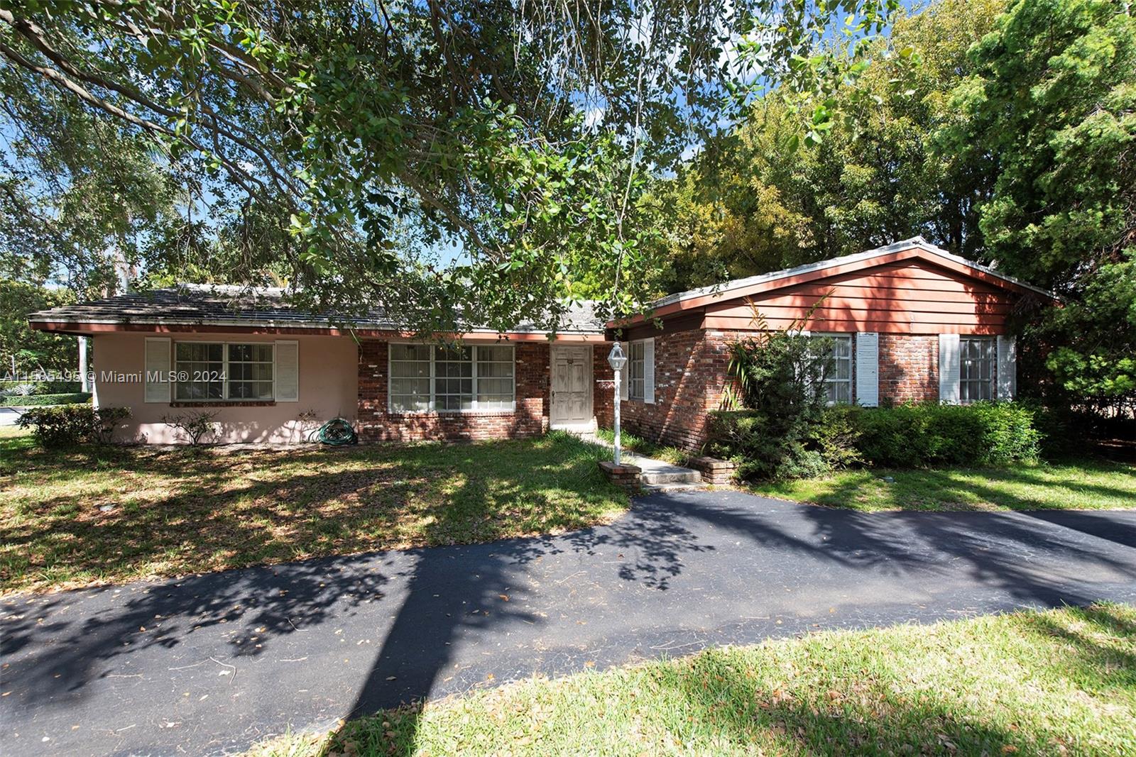 SUNSET ISLANDS-ISLAND NO - Land