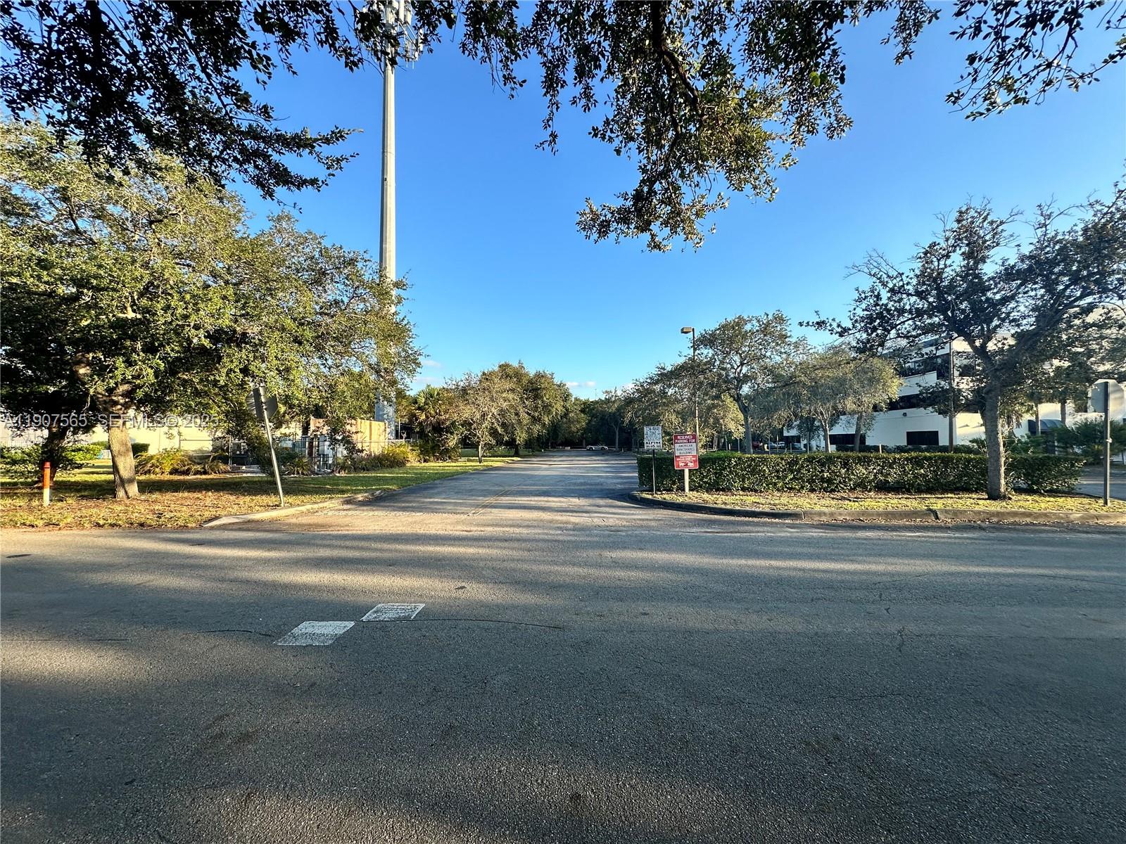 MIAMI LAKES IND PARK SEC - Commercial Sale