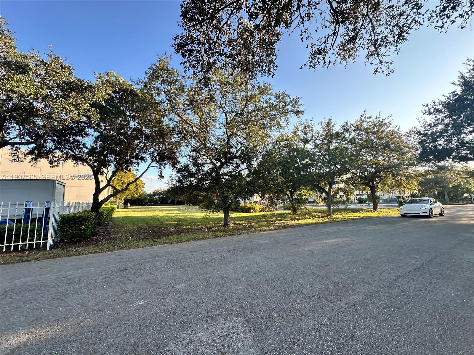 MIAMI LAKES IND PARK SEC - Commercial Sale
