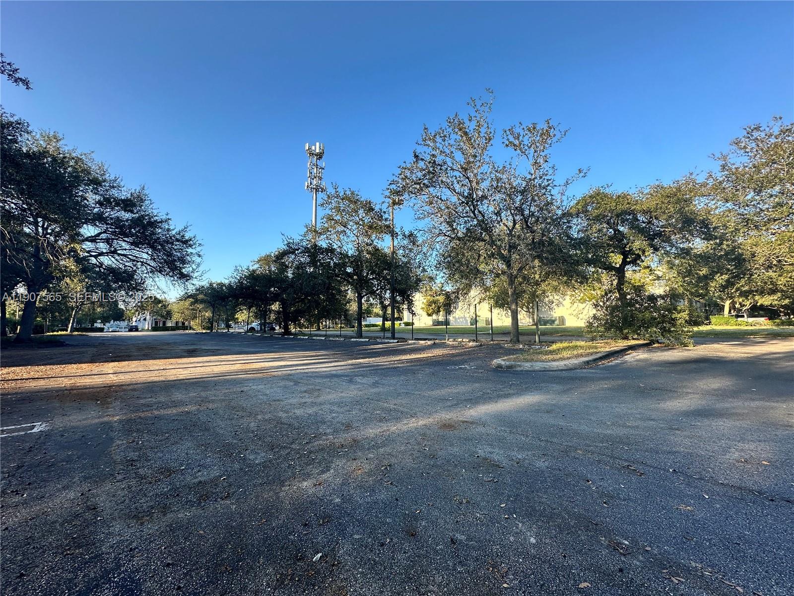 MIAMI LAKES IND PARK SEC - Commercial Sale