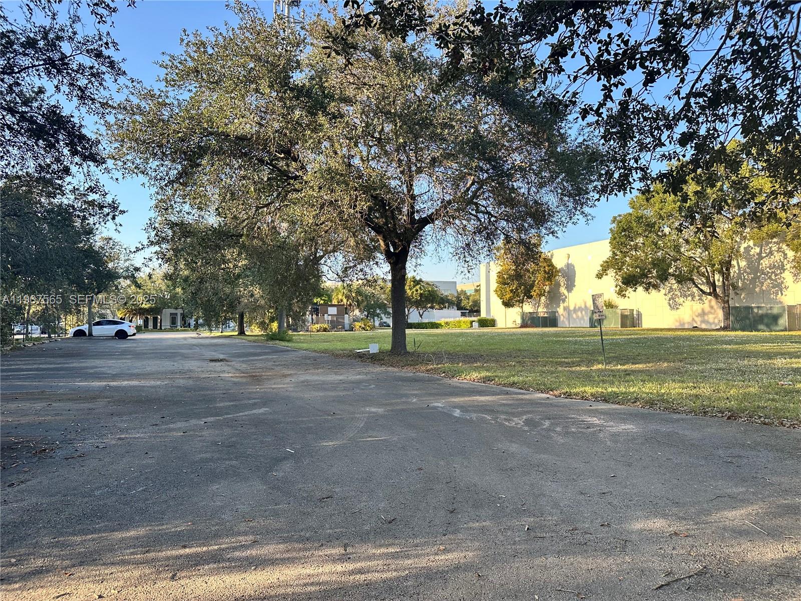 MIAMI LAKES IND PARK SEC - Commercial Sale