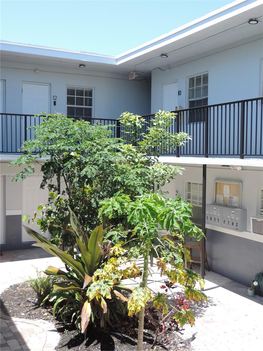 Property for Sale at 3615 S Thomas Ave 11, Miami, Broward County, Florida - Bedrooms: 1 
Bathrooms: 1  - $300,000