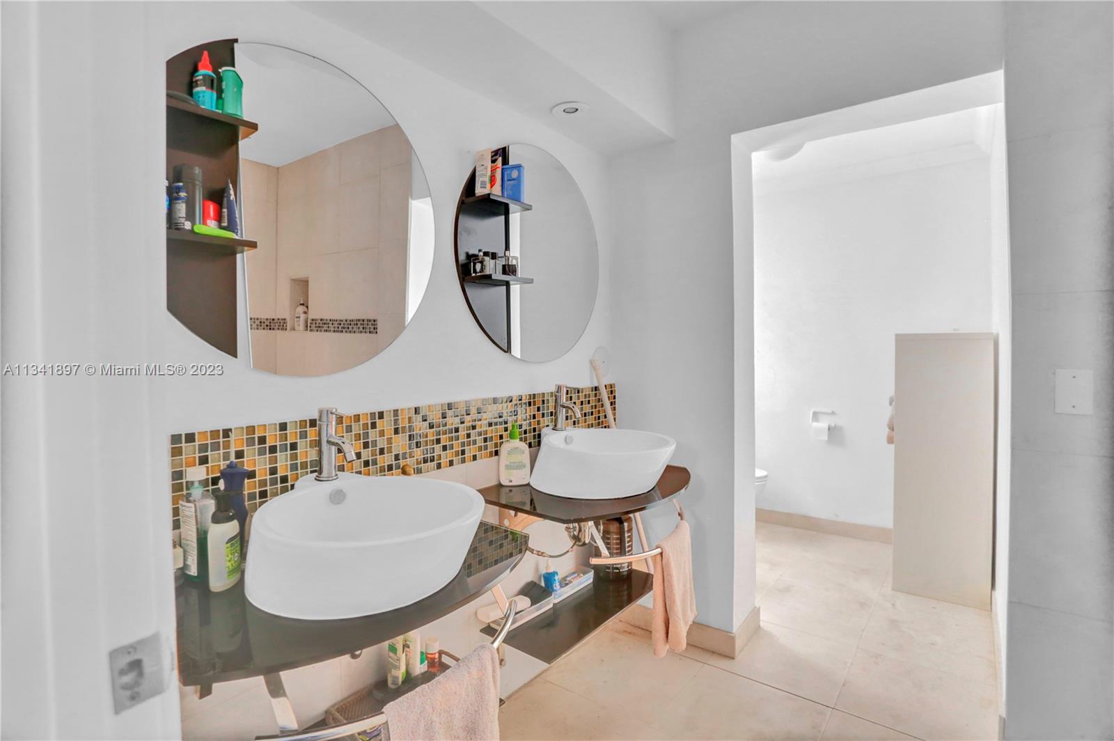 HOLIDAY COLONY - Residential