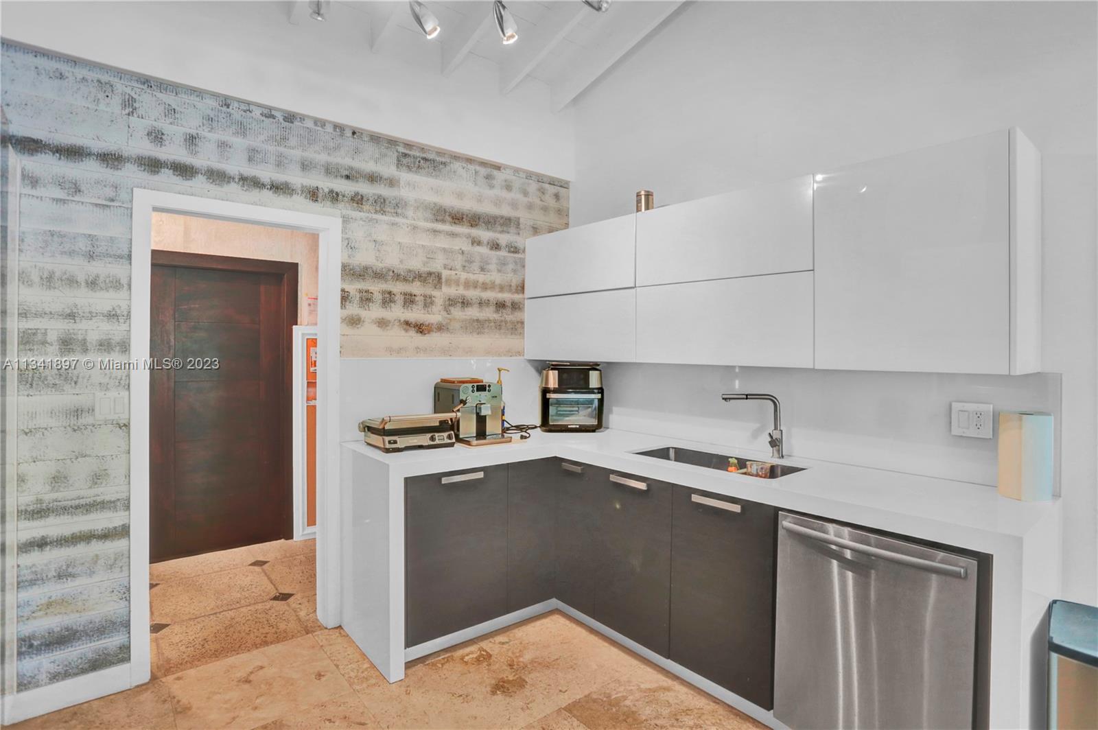 HOLIDAY COLONY - Residential