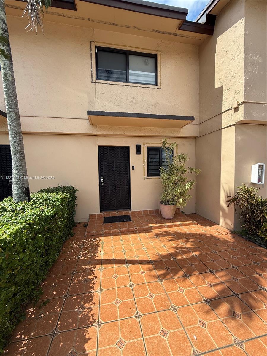 2/2 Townhouse walking distance to FIU, supermarkets ,restaurants, etc mayor highways , dolphin mall are very a few mins away . Impact windows 2025, Roof replace 2024, AC 5 years , w/d 3years, completely renovated with oversized fenced back yard for great entertainment. This unit can be rented and eligible for financing grants for uptown 28,000 towards down payment.