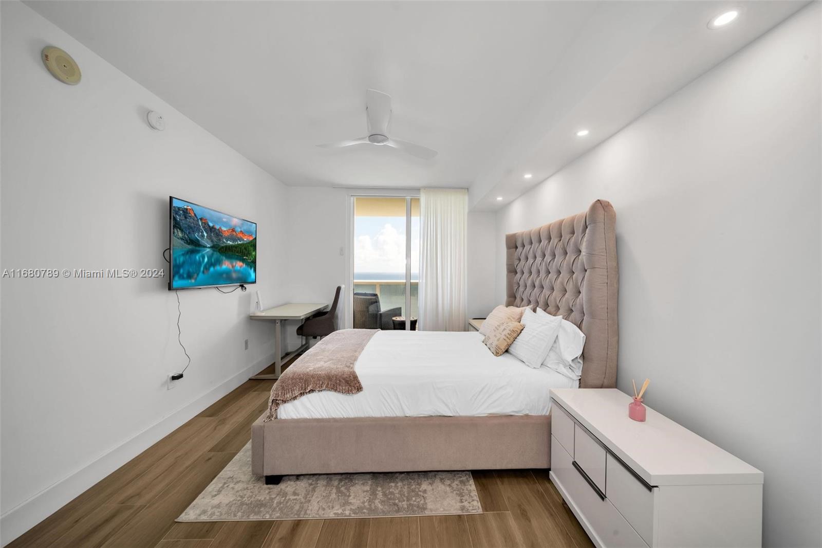 BEACH CLUB I - Residential