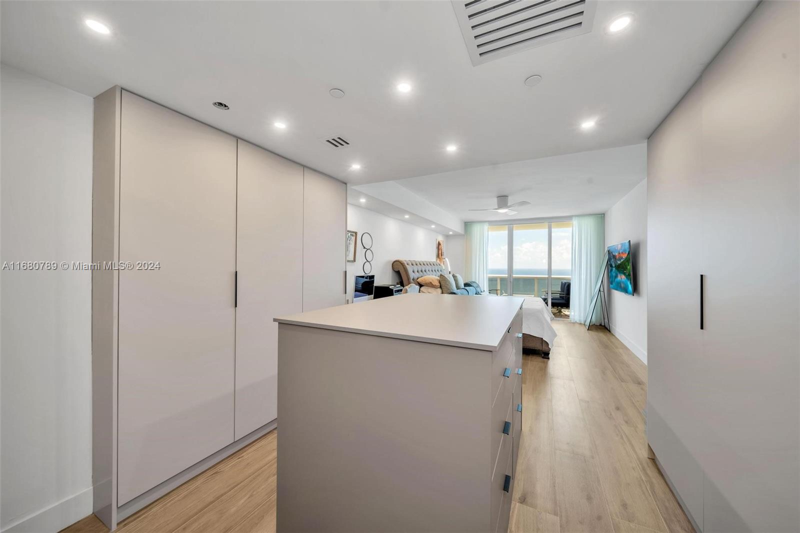 BEACH CLUB I - Residential
