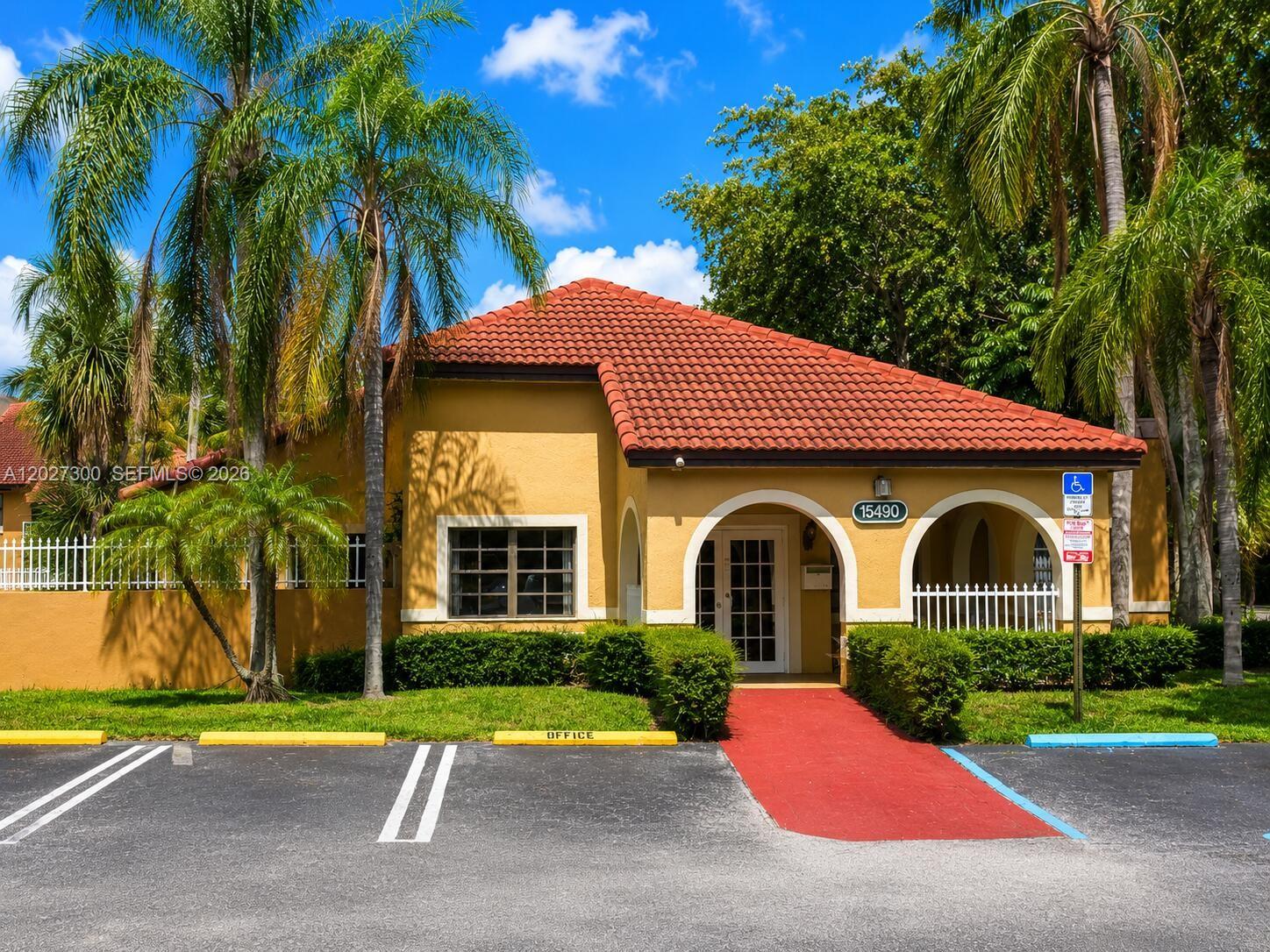 THE COURTS AT KENDALL COND - Residential