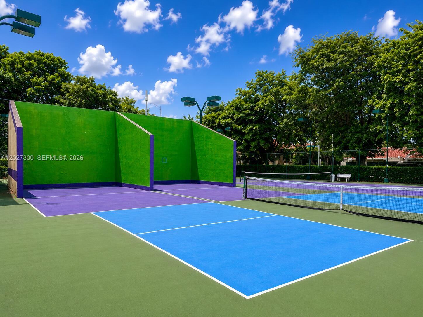 THE COURTS AT KENDALL COND - Residential