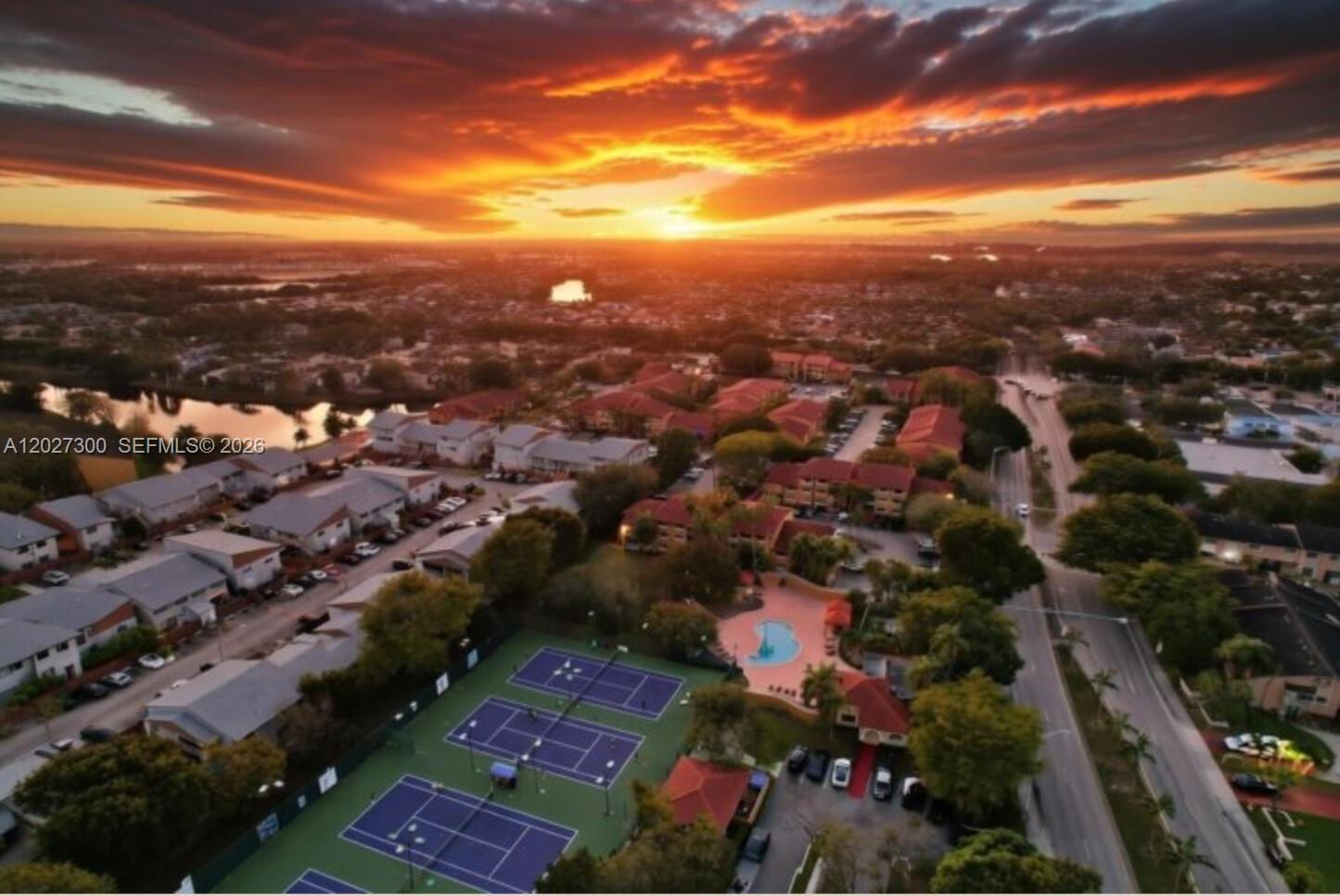 THE COURTS AT KENDALL COND - Residential