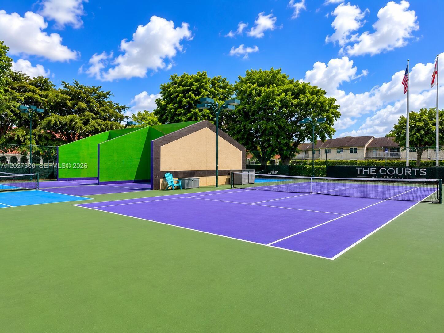 THE COURTS AT KENDALL COND - Residential
