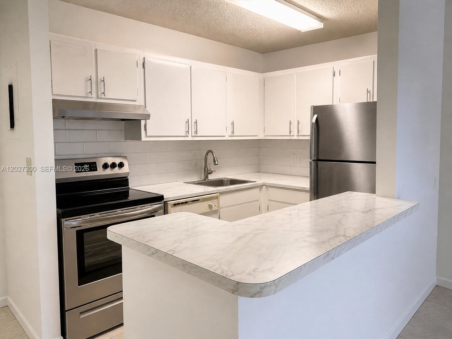 THE COURTS AT KENDALL COND - Residential