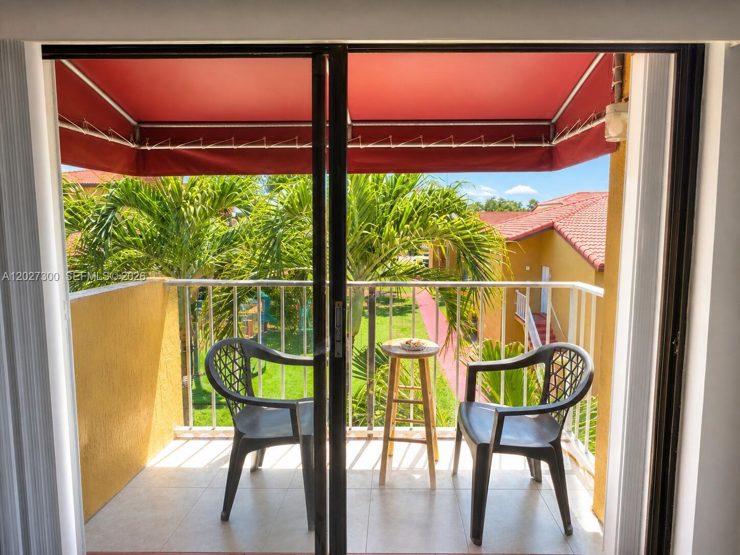 THE COURTS AT KENDALL COND - Residential