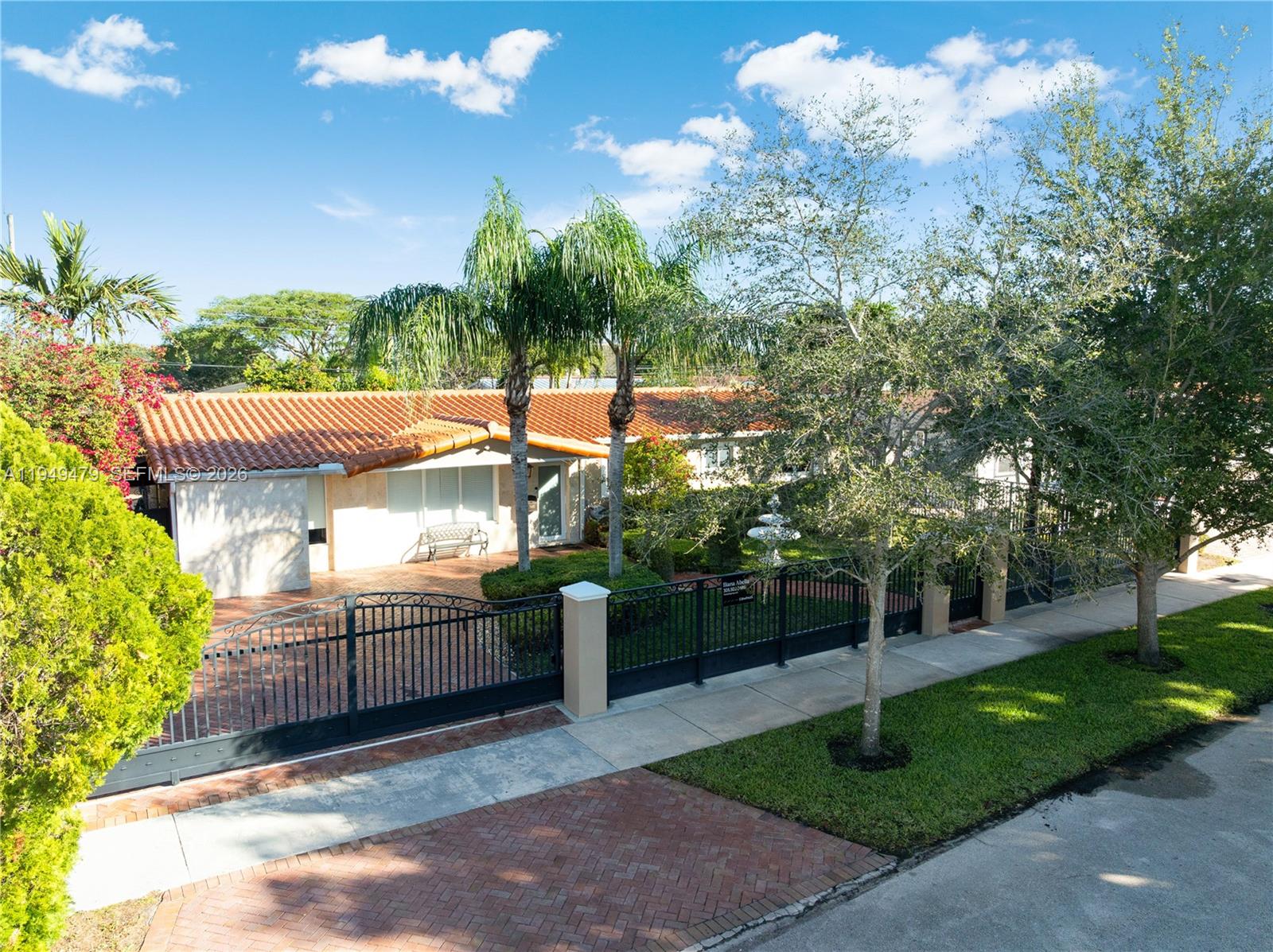 CORAL GARDENS - Residential