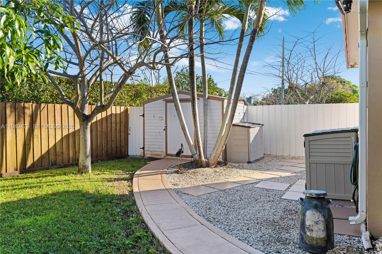 CORAL GARDENS - Residential