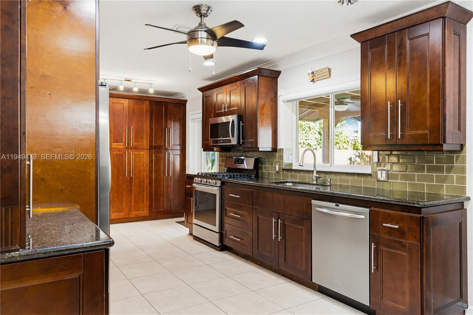 CORAL GARDENS - Residential