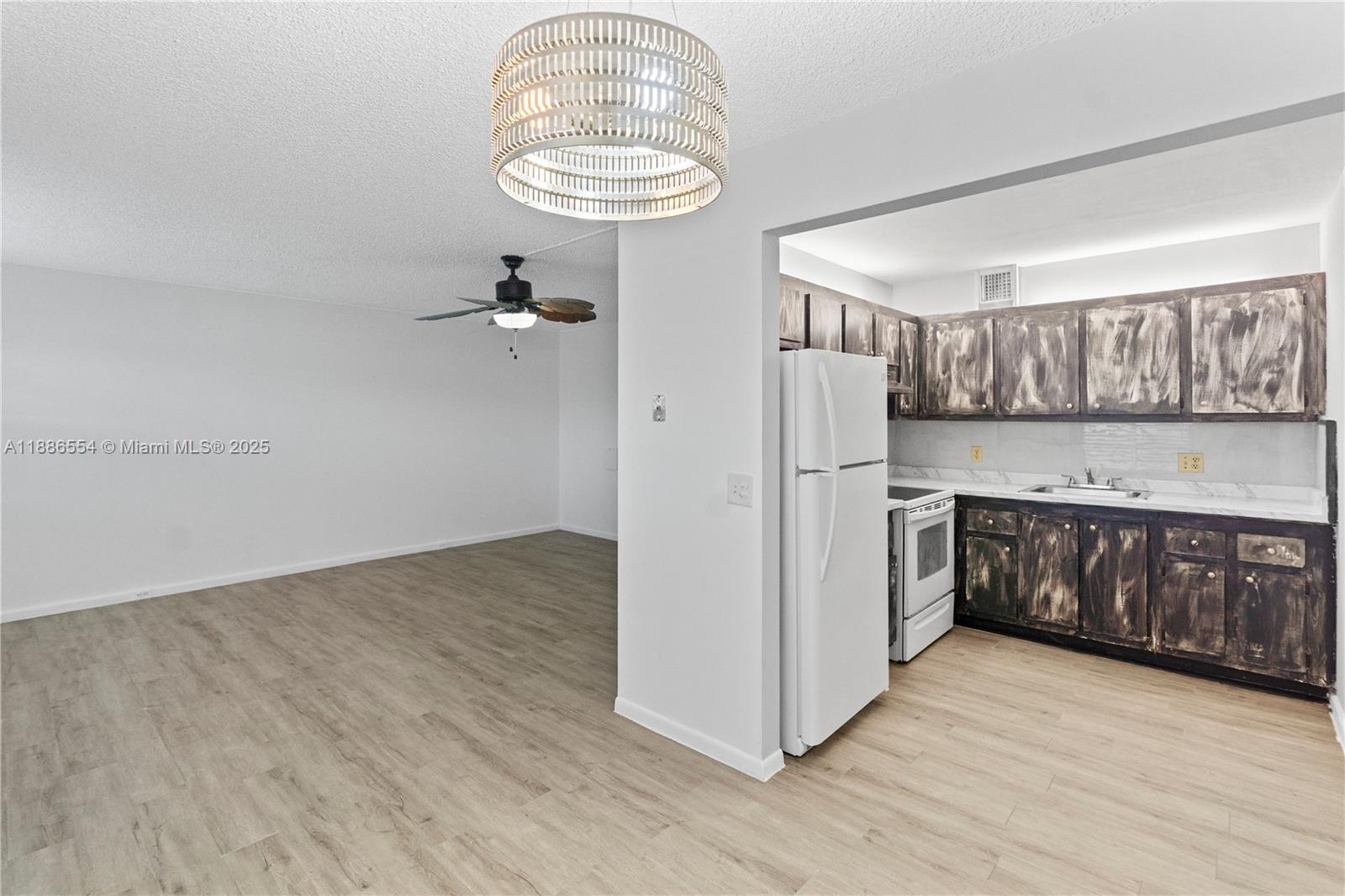 NEW HAMPTON AT CENTURY VI - Residential Lease