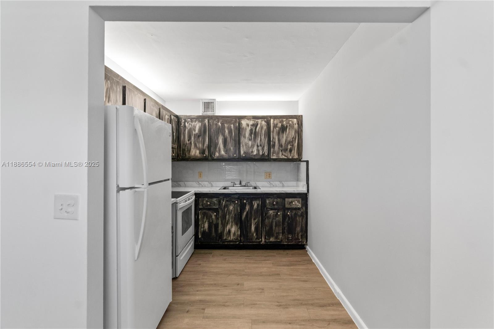 NEW HAMPTON AT CENTURY VI - Residential Lease