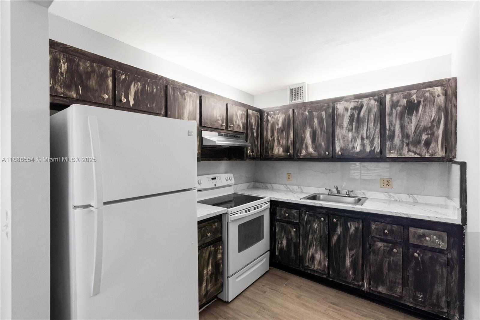 NEW HAMPTON AT CENTURY VI - Residential Lease