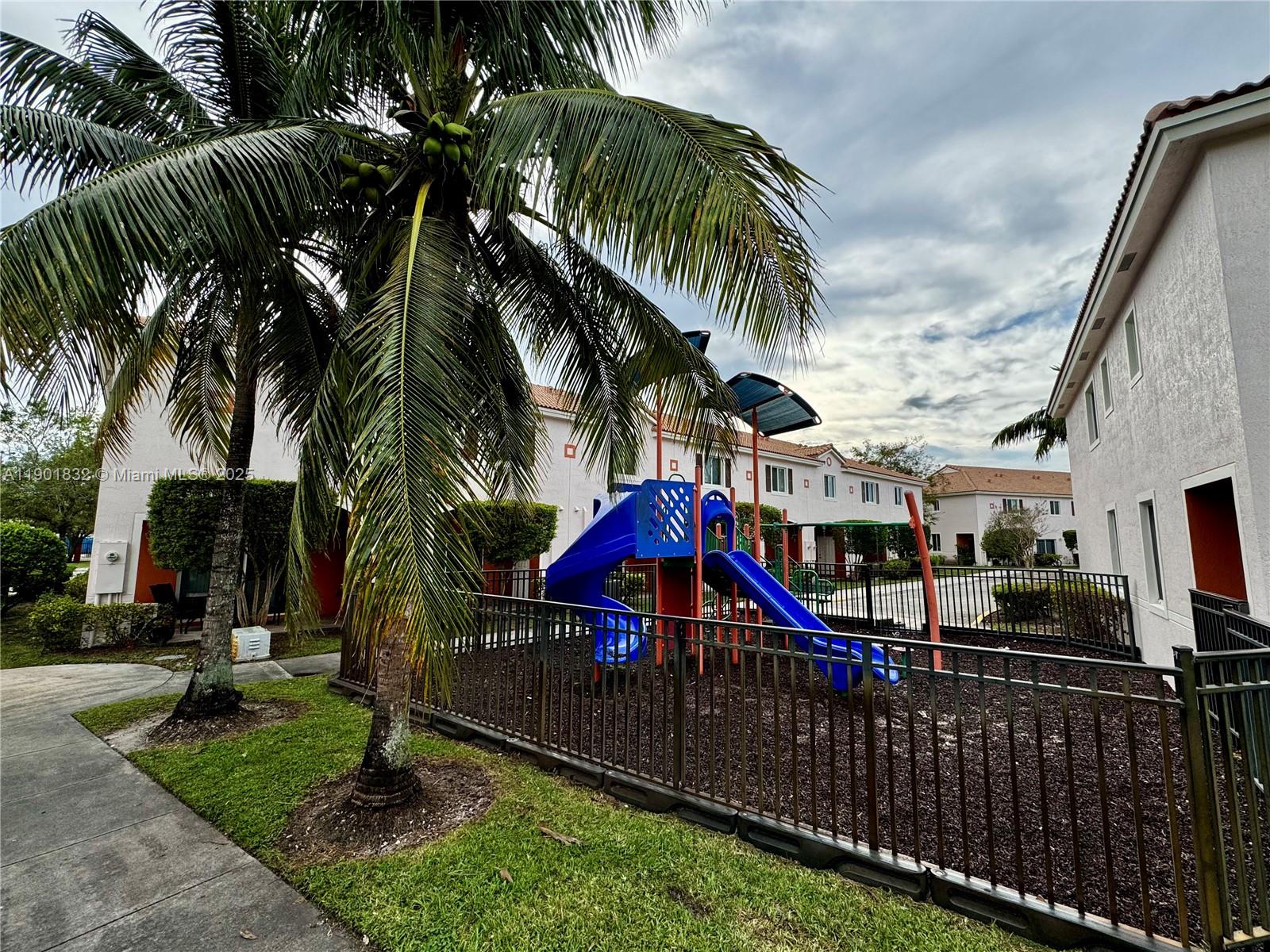 SOLABELLA CONDO - Residential