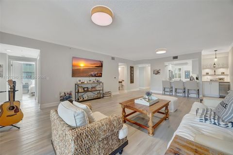 7588 SW 102nd St 203 Pinecrest FL 33156