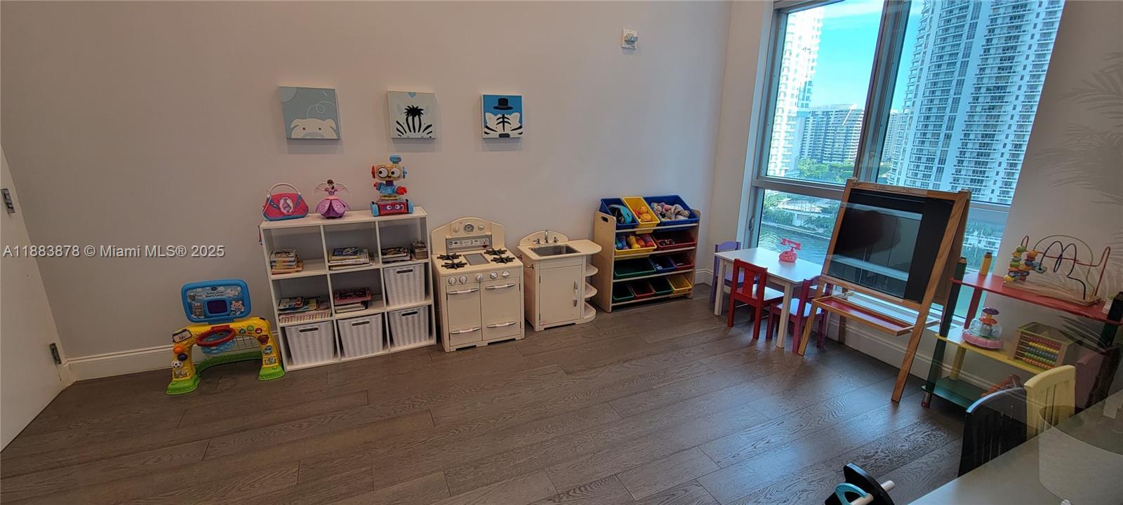 MET 1 CONDO - Residential