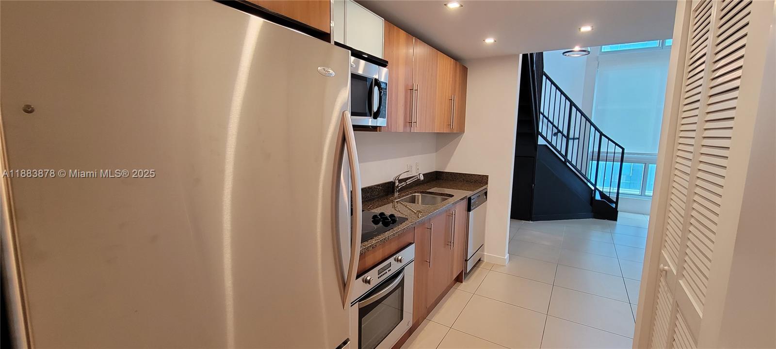 MET 1 CONDO - Residential