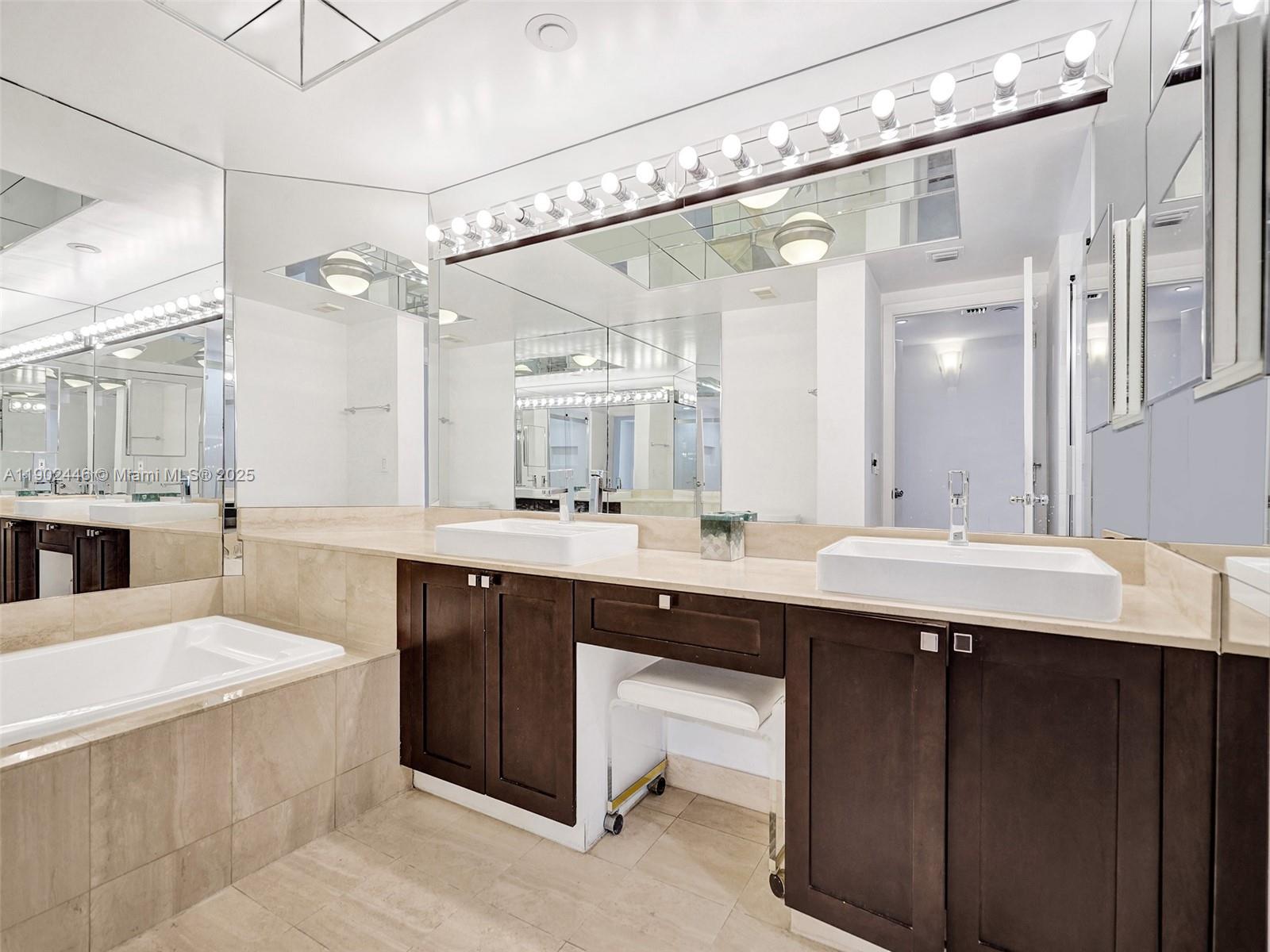 1000 ISL BLVD WILLIAMS IS - Residential