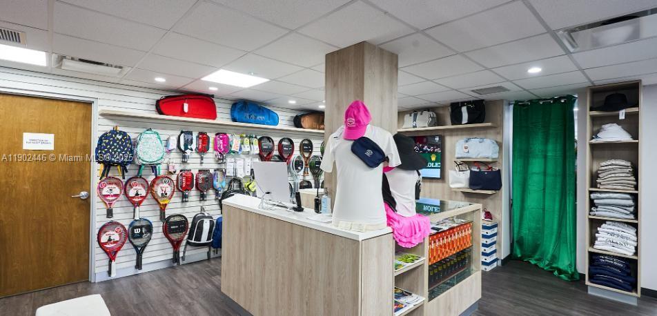 1000 ISL BLVD WILLIAMS IS - Residential