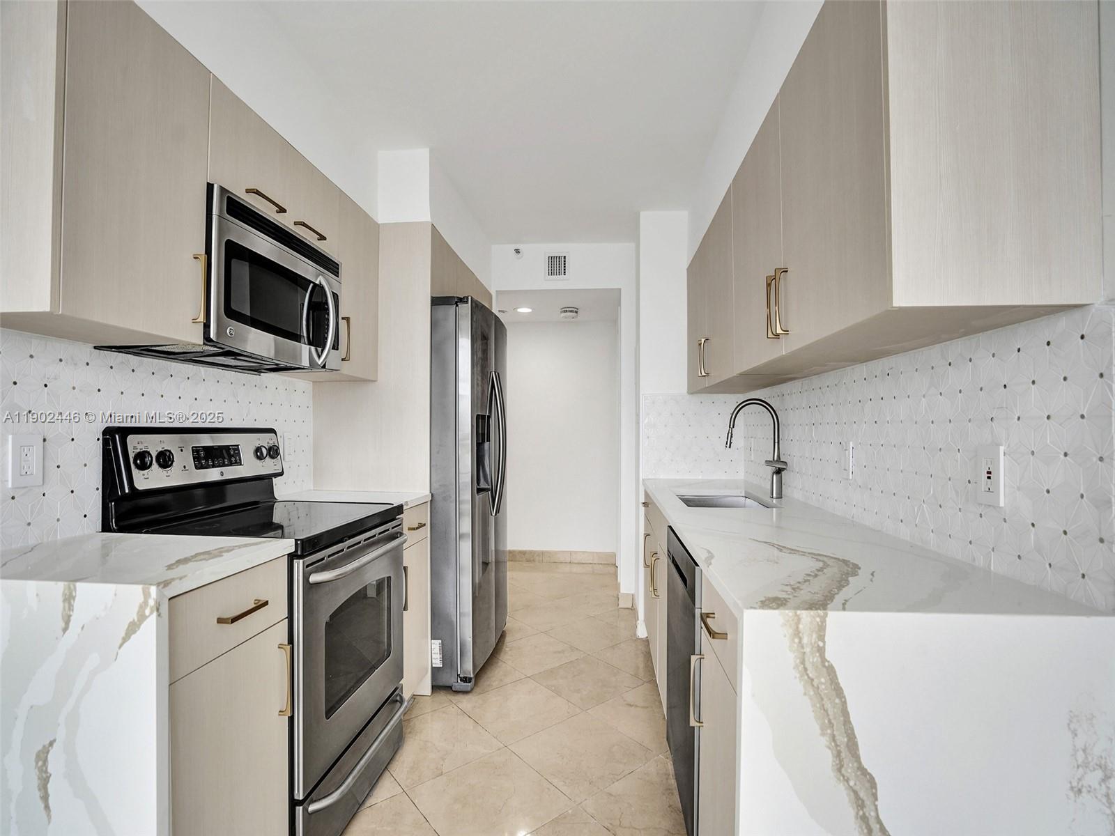 1000 ISL BLVD WILLIAMS IS - Residential