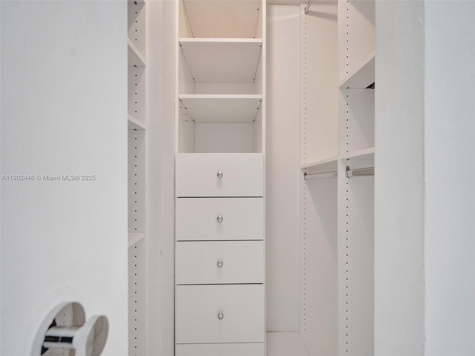 1000 ISL BLVD WILLIAMS IS - Residential