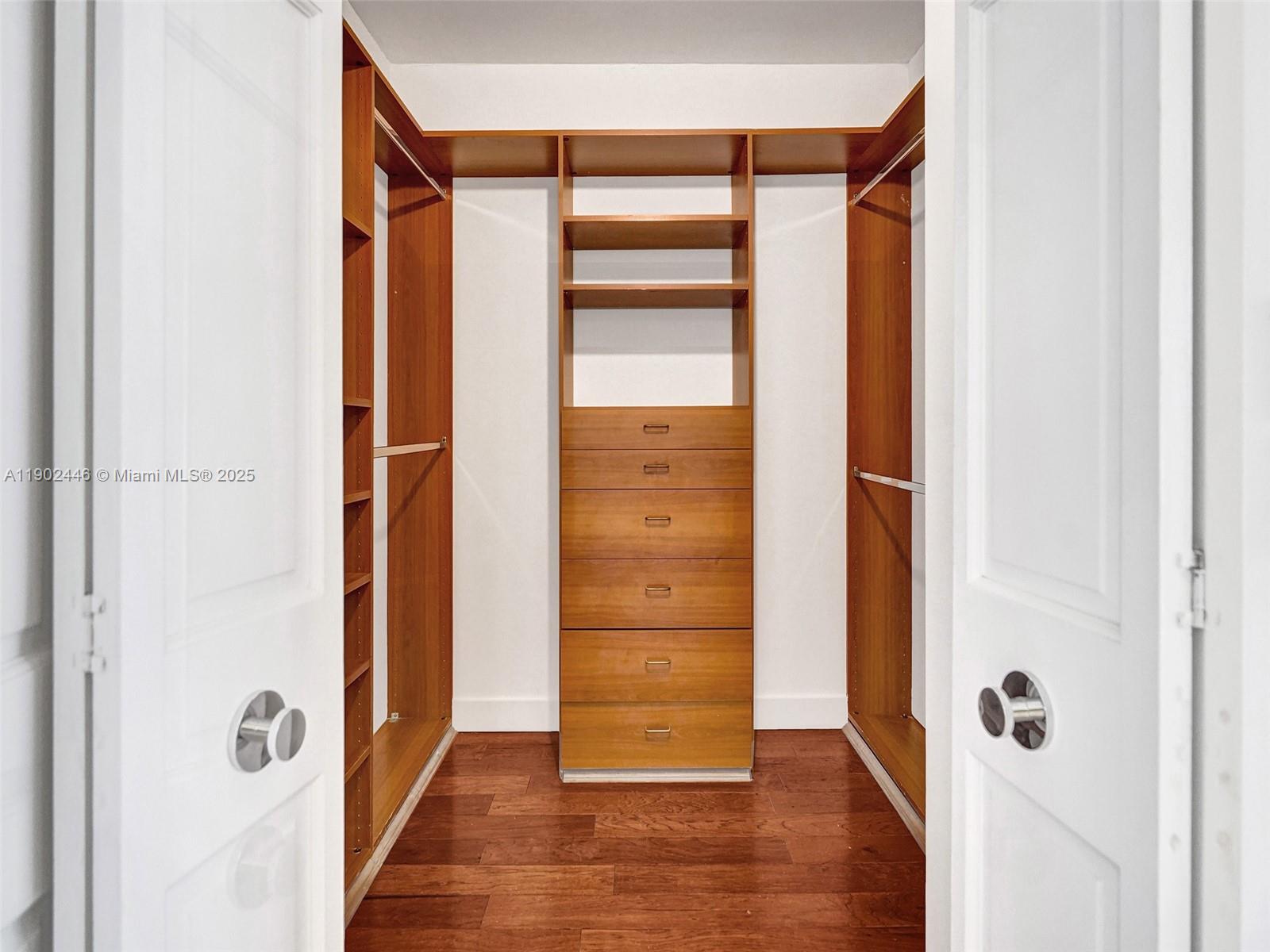 1000 ISL BLVD WILLIAMS IS - Residential