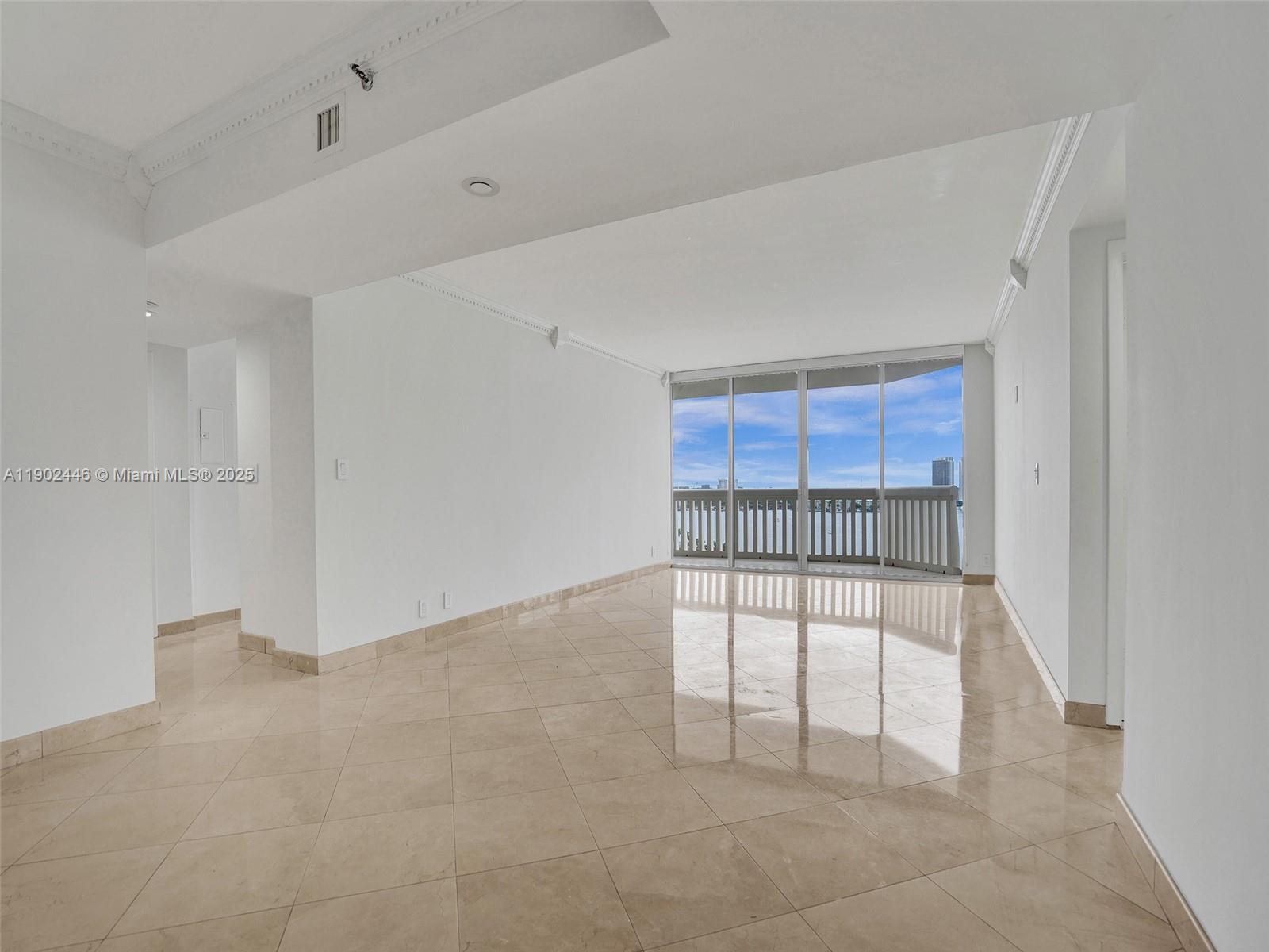 1000 W Island Blvd 1612
