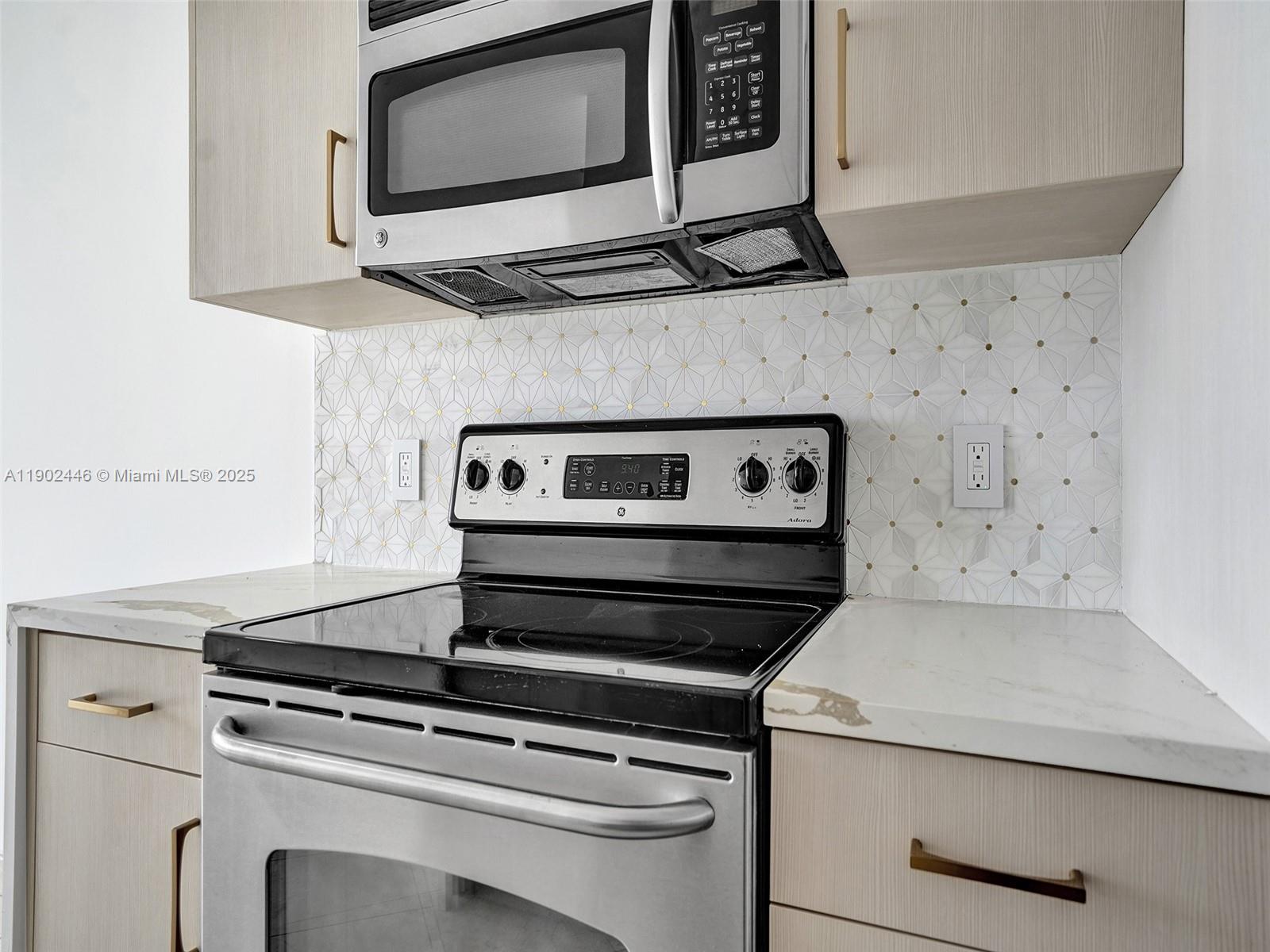 1000 ISL BLVD WILLIAMS IS - Residential