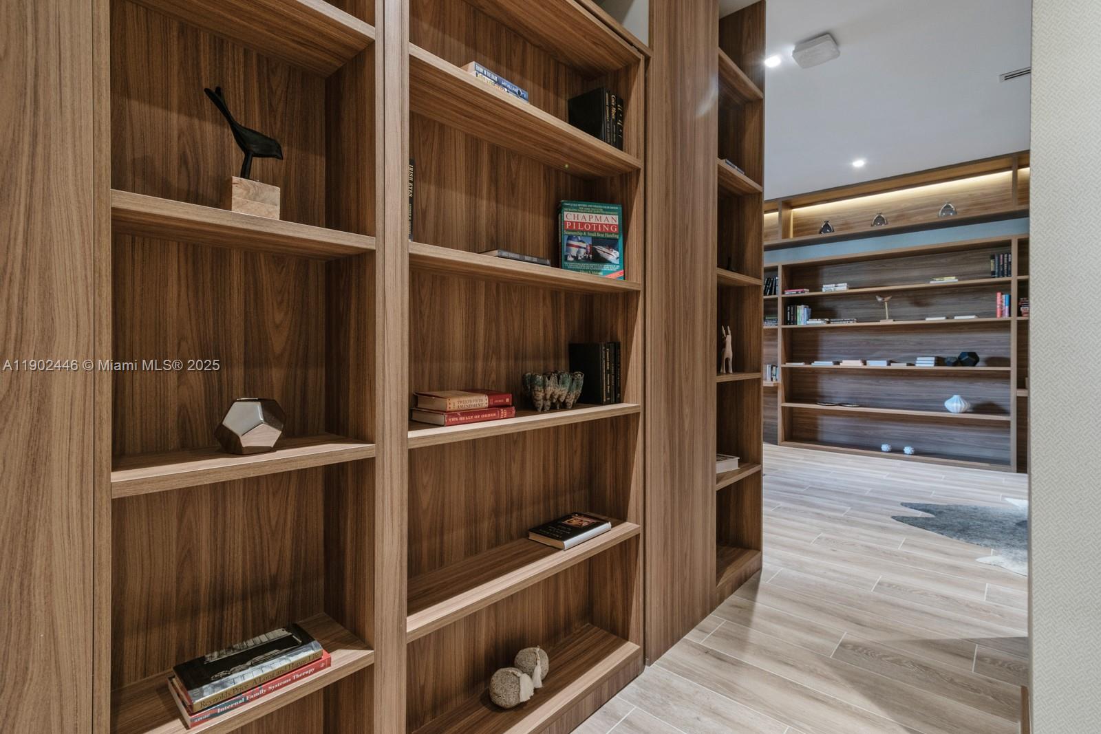 1000 ISL BLVD WILLIAMS IS - Residential