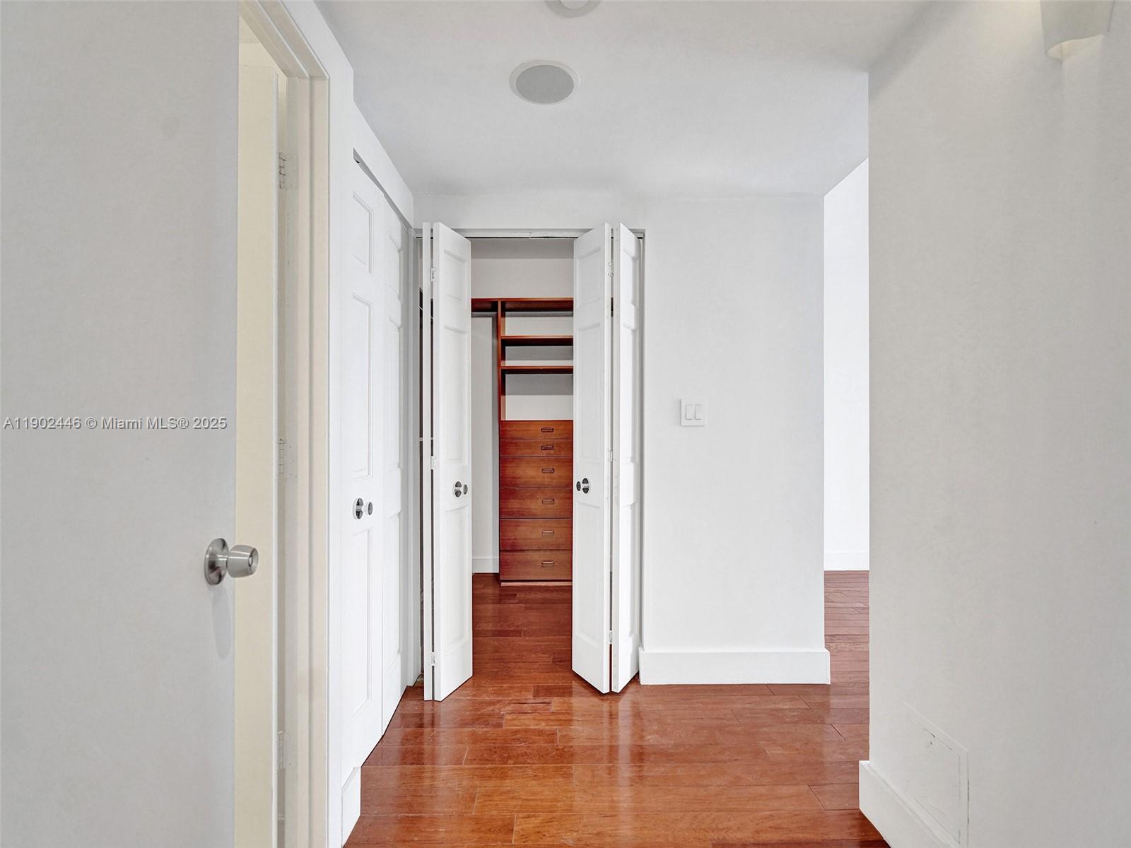 1000 ISL BLVD WILLIAMS IS - Residential